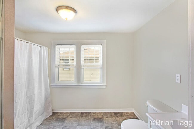 Building Photo - 77 Baylis St SW