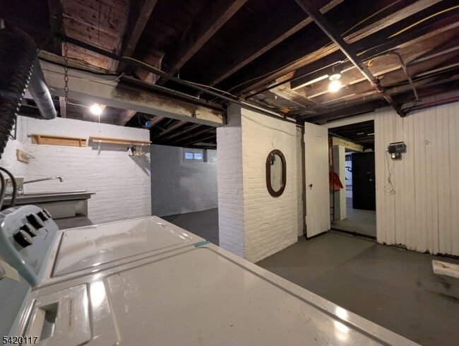 Building Photo - 124 2nd Ave