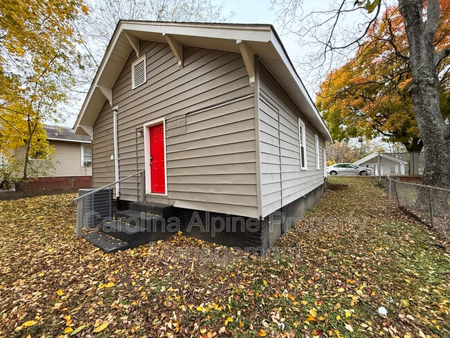 Building Photo - 1126 4th St