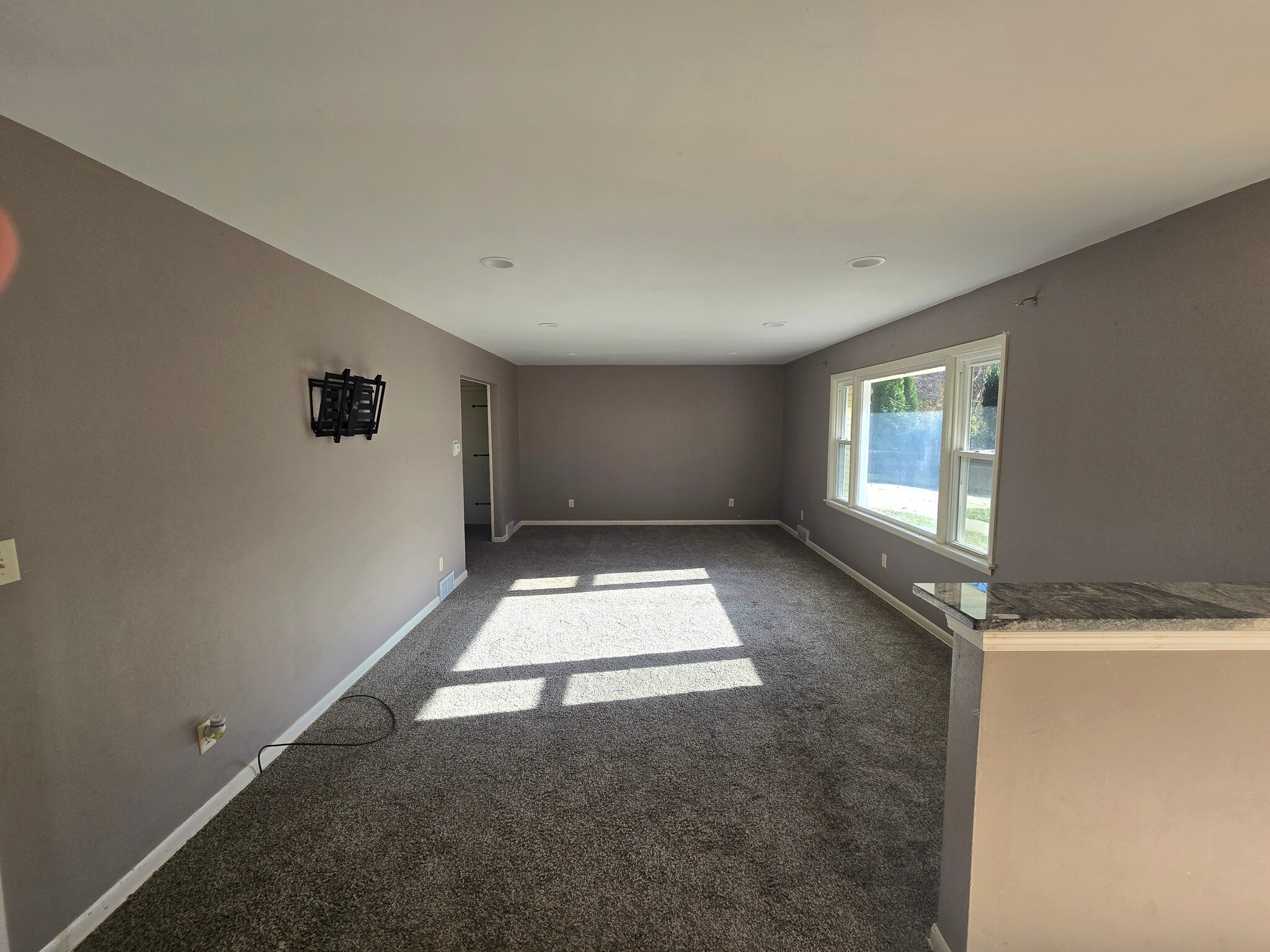 Building Photo - 2728 Edgewood Dr