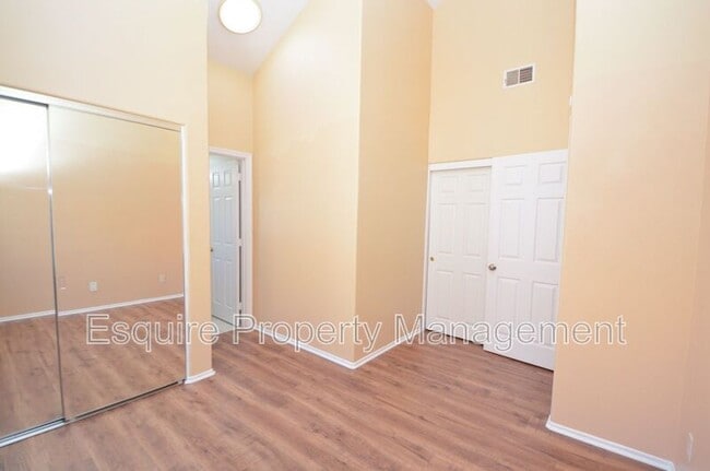 Building Photo - 93 Azusa Ave