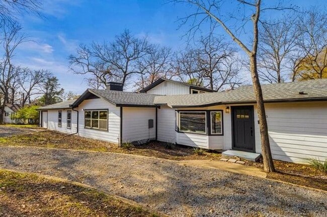 Building Photo - 2155 Hickory Trce