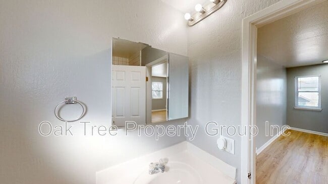 Building Photo - 623 F St