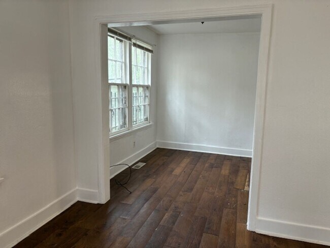 Building Photo - 5005 W 31st St