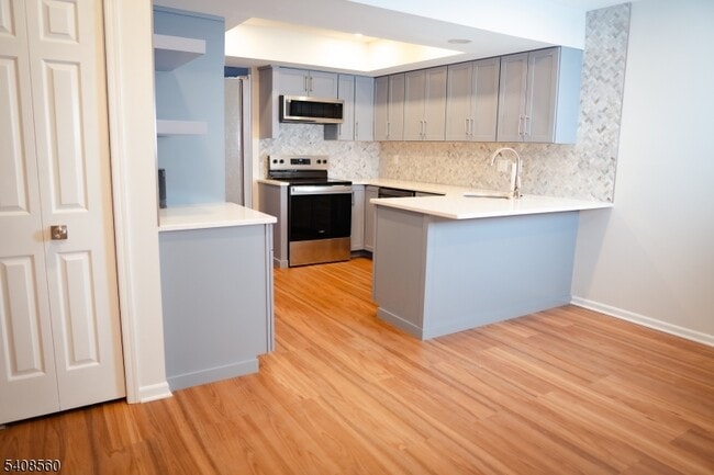 Building Photo - 48 Eton Ct