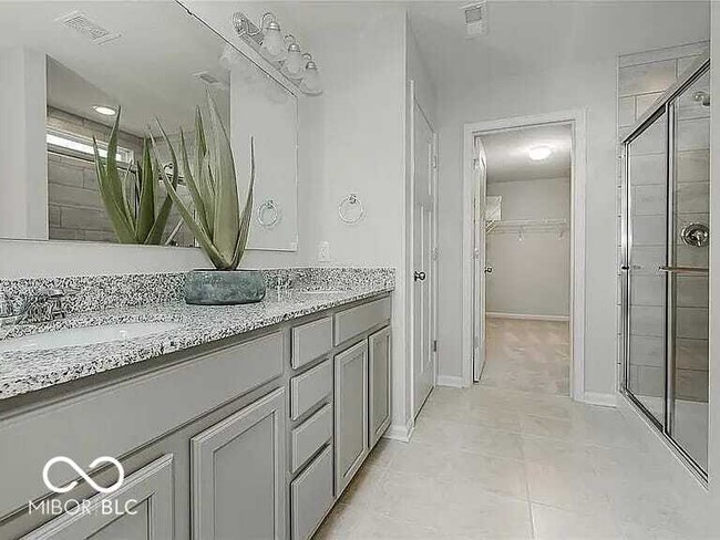 Building Photo - 4957 Oak Hl Dr