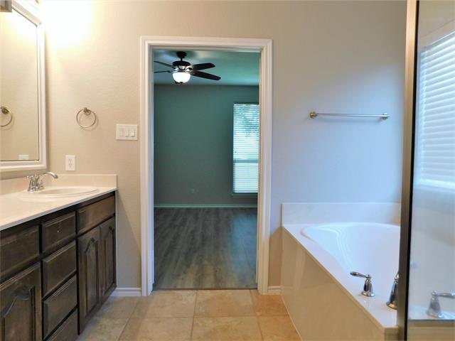 Building Photo - 3324 Hornbeam St