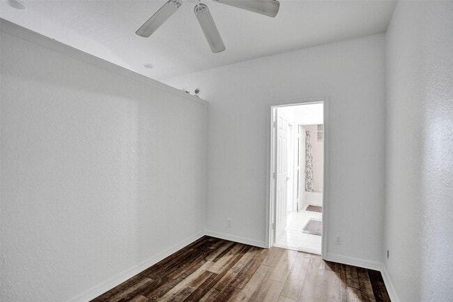 Building Photo - 3313 NW 29th Ct