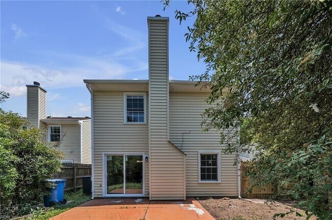 Building Photo - 10 Warwick Cir