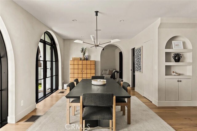 Building Photo - 738 San Lorenzo St