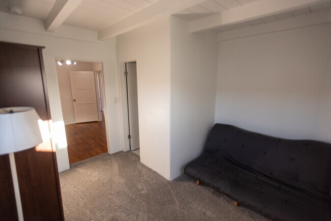 Building Photo - Newly remodeled 3 bedroom 1.5 Bath