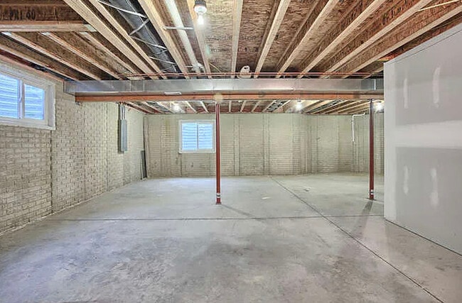 Building Photo - 2304 Blanche Ln