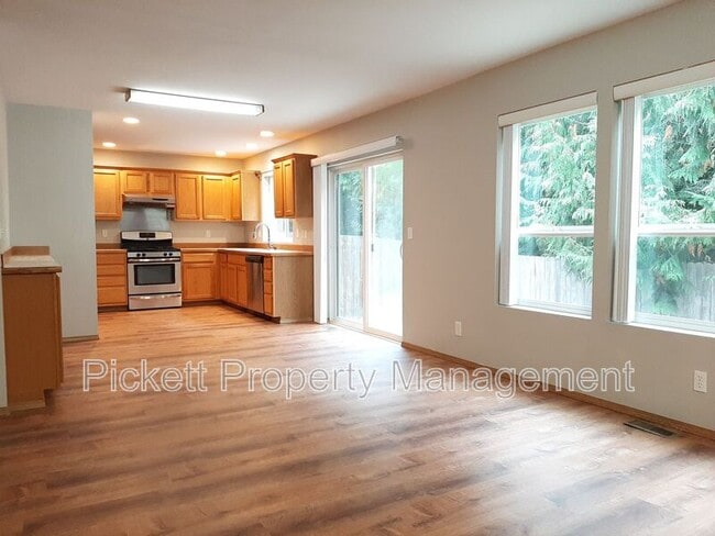 Building Photo - 6272 Alexis Dr NE