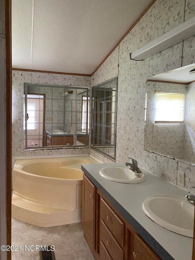 Building Photo - Welcome to Aberdeen Acres!