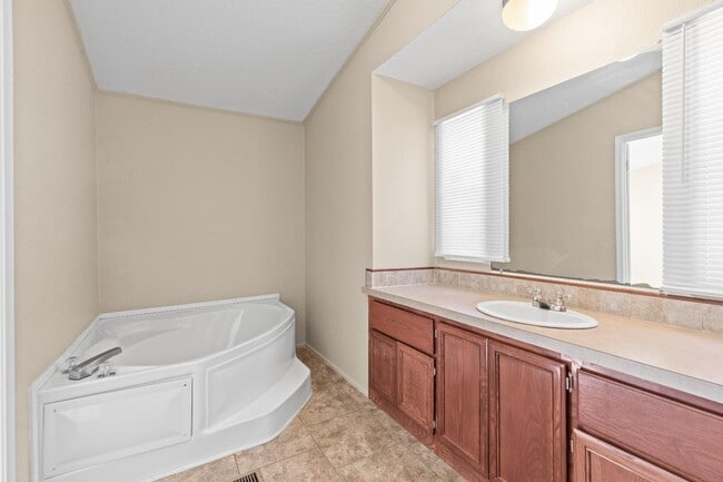 Building Photo - 15843 Country Way