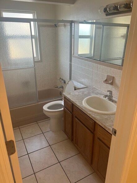 Building Photo - 10910 Rexdale Ave