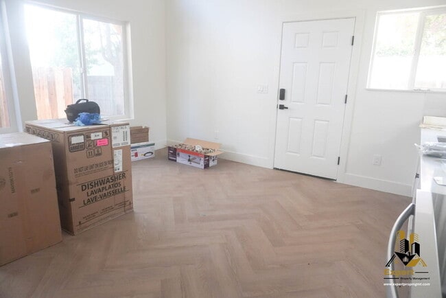 Building Photo - 125 B St