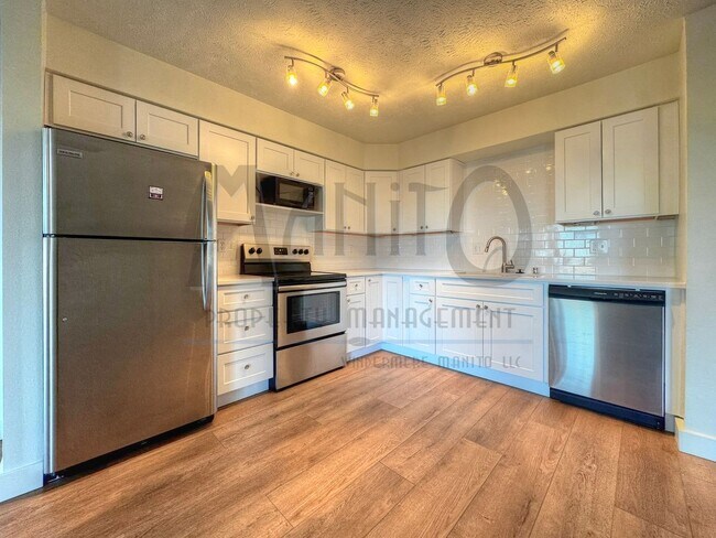 Building Photo - Spacious South Hill Condo