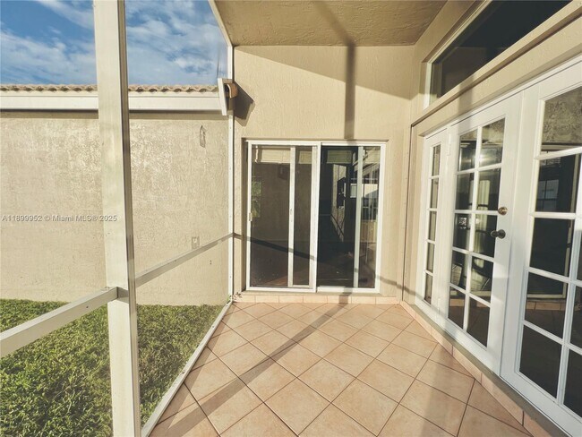 Building Photo - 968 Savannah Falls Dr