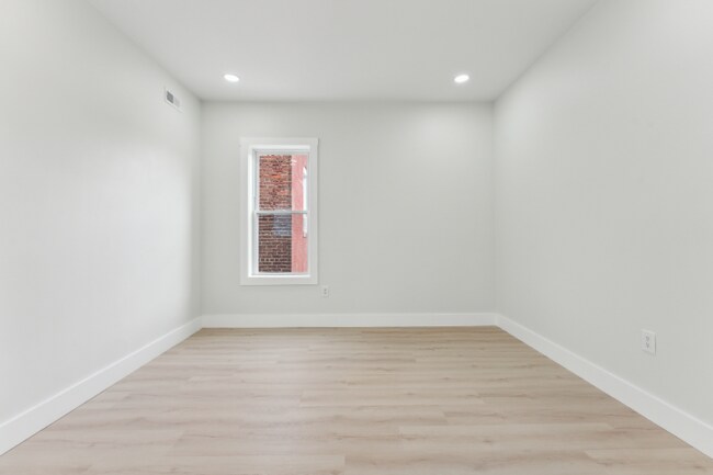 Building Photo - 47 Brackett St