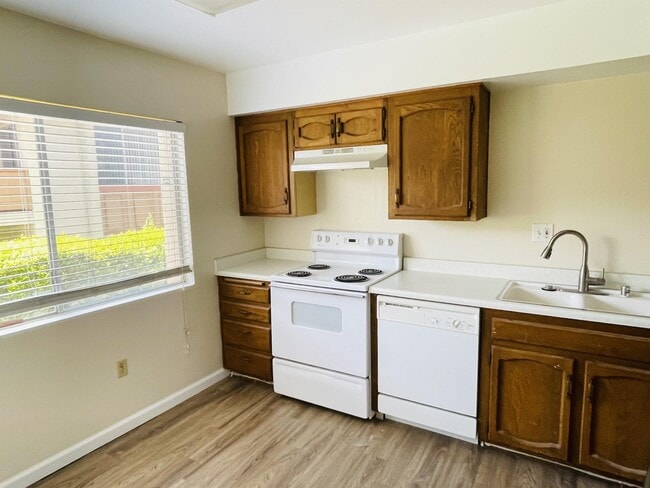 Building Photo - 6856 Hyde Park Dr