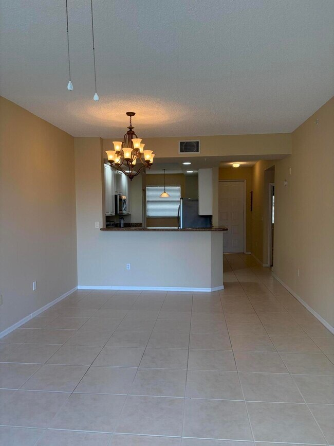 Building Photo - 27 Royal Palm Way