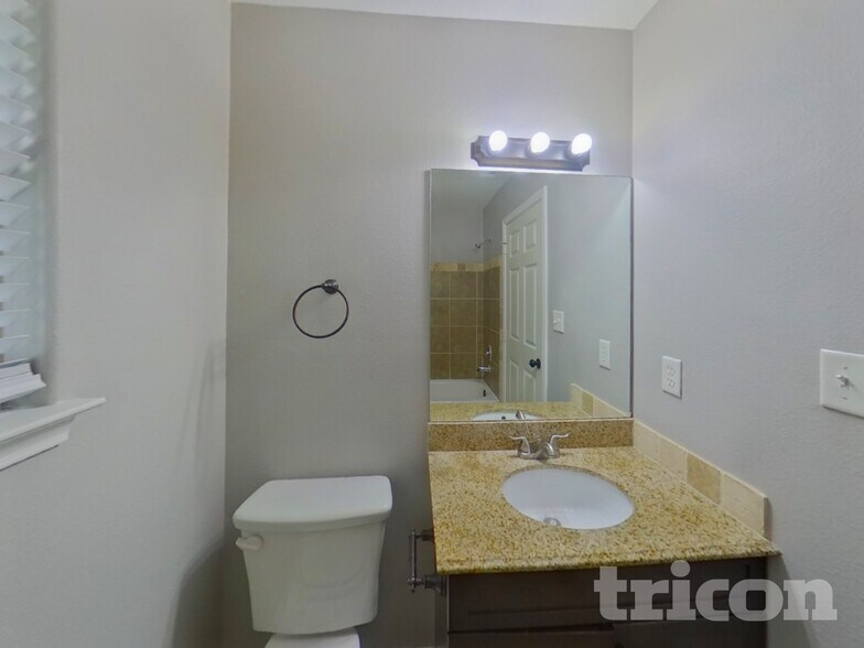 Building Photo - 10951 Royal Forest Dr