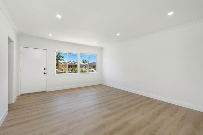 Interior Photo - 15301 Eastwood Ave