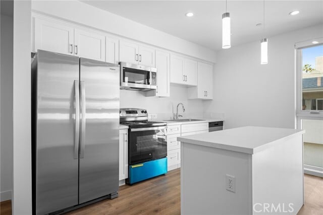 Building Photo - 10657 Moorpark St