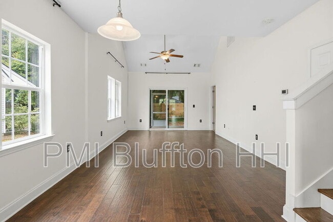 Building Photo - 355 Dante Cir