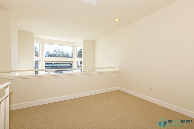 Building Photo - NoPA/Panhandle: Top Floor Bi-Level Condo w...