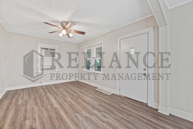 Building Photo - 645 S Poplar St