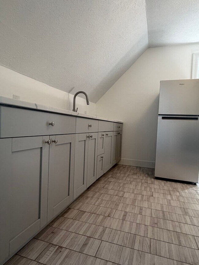 Building Photo - 1308 W 87th St