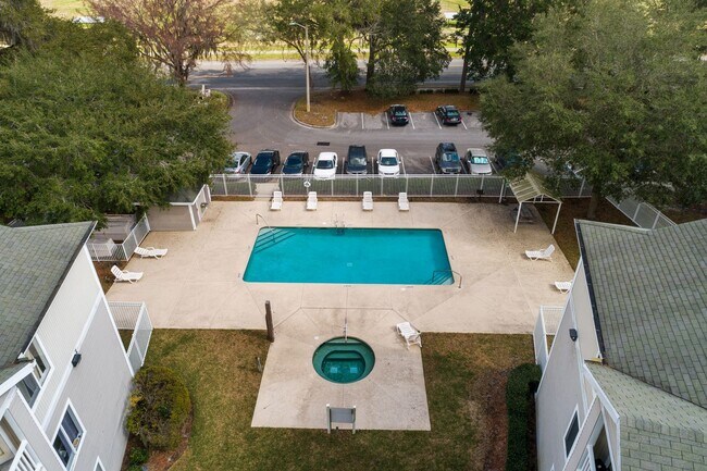 Building Photo - 4000 SW 23rd St