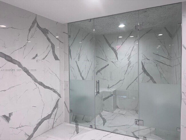 Building Photo - 601 NE 36th St