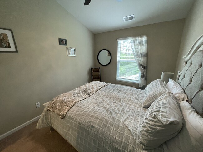 Building Photo - 609 Hilchot Dr