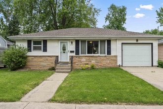 Building Photo - 2830 Moland St