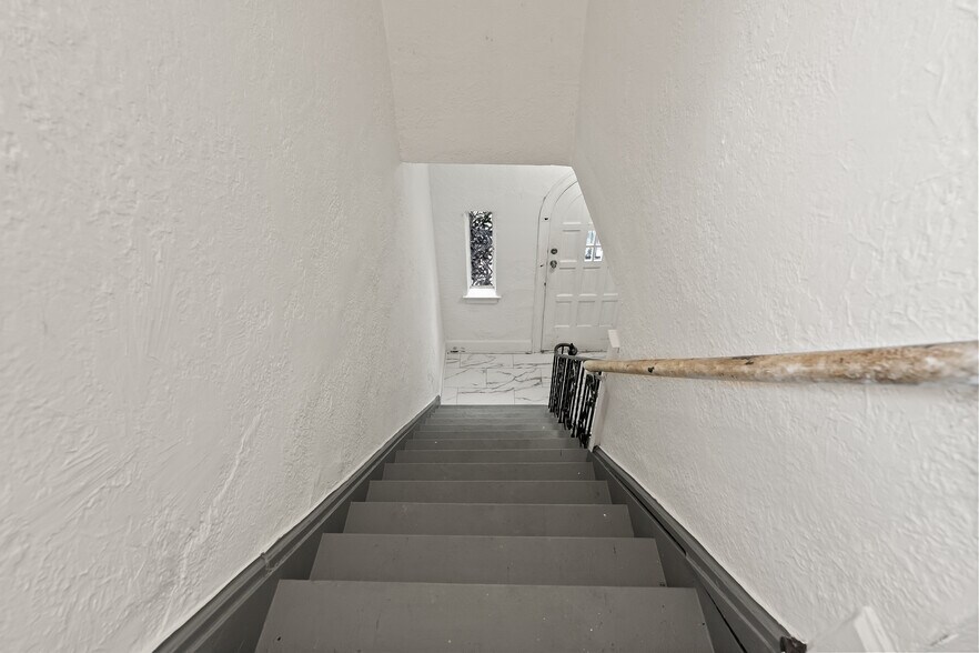 Building Photo - 17614 Roselawn St