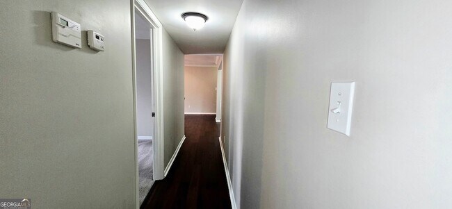 Building Photo - 5151 Roswell Rd