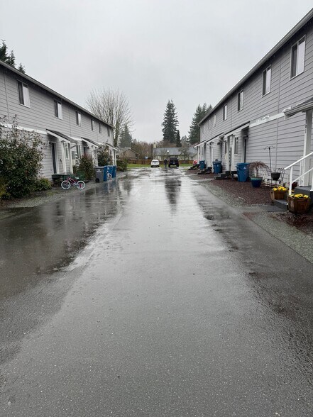 Building Photo - 713 8th St