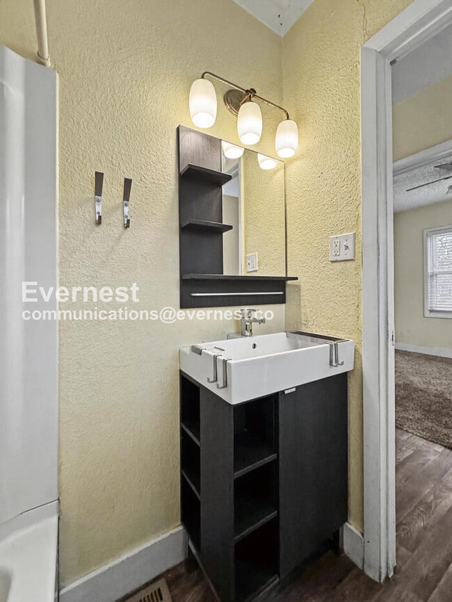 Building Photo - 247 S Hazel Ct