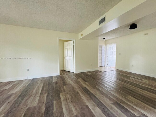 Building Photo - 701 N Pine Island Rd