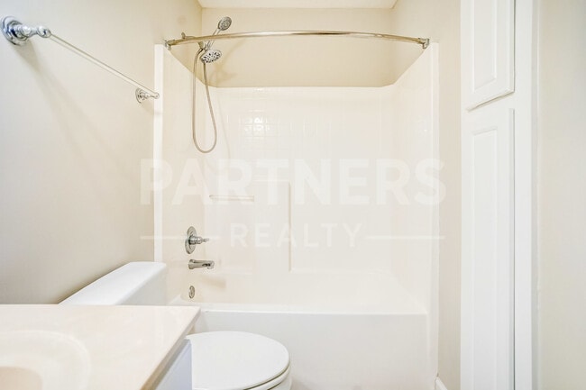 Building Photo - 1336 Cameron Ct