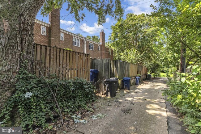 Building Photo - 38 E Rosemont Ave