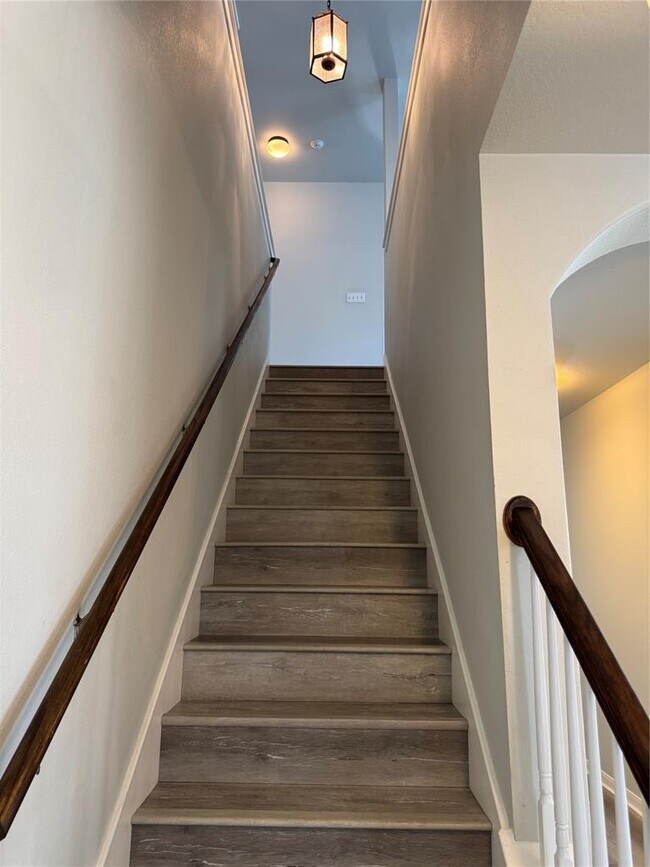 Building Photo - 2306 Brookhollow Terrace