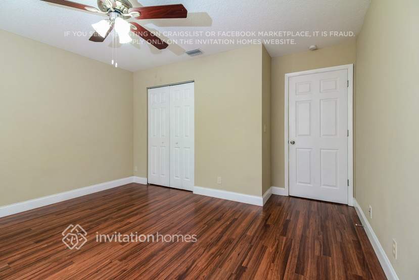 Building Photo - 5646 Lincoln Cir E