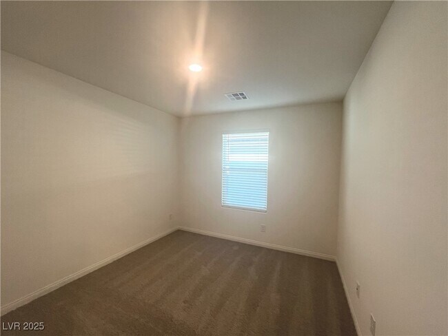 Building Photo - 510 Golden Cardinal Ave