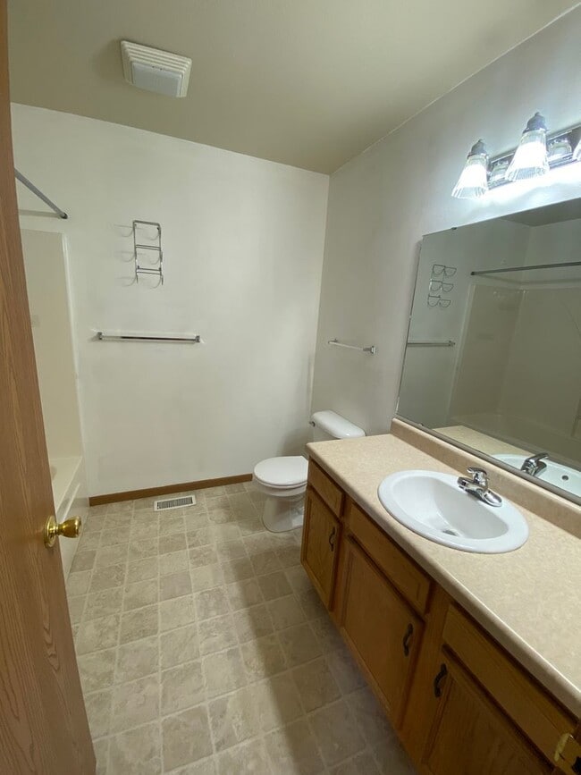 Building Photo - 16785 Huntington Ln