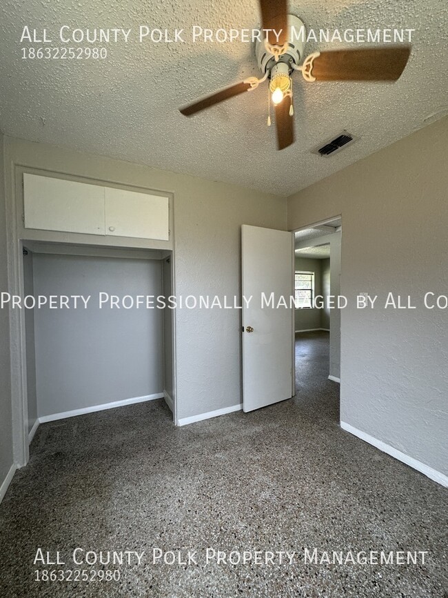 Building Photo - Centrally Located 2/3 Bedroom N St Pete Ho...