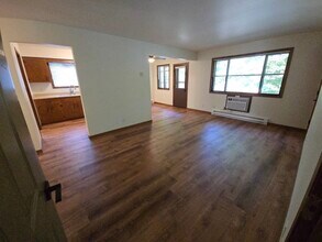 Building Photo - 141 Maple Ave S